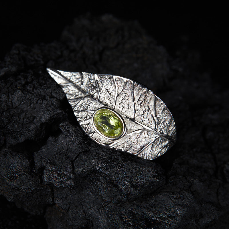 Conjunto de joyas de hojas: collar, anillo, pendientes y pulsera de granate, topacio azul y peridoto.